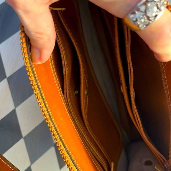 Exceptionally Good Condition Dooney&Bourke Cross B - Picture 5 of 14